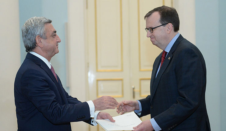 The newly appointed ambassador of The USA in Armenia Richard Mills gave accreditations to the president of Armenia