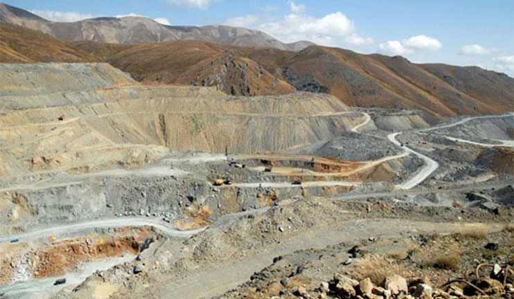 Violations have been discovered in the contractual obligations in the mining industry