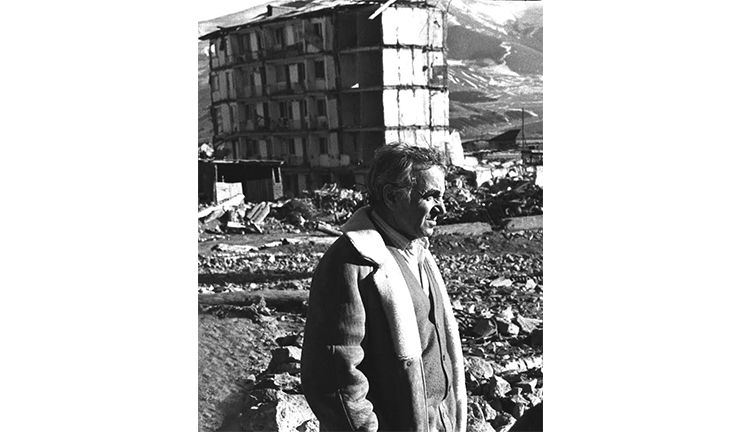 Story of One Photo: Charles Aznavour during Spitak earthquake