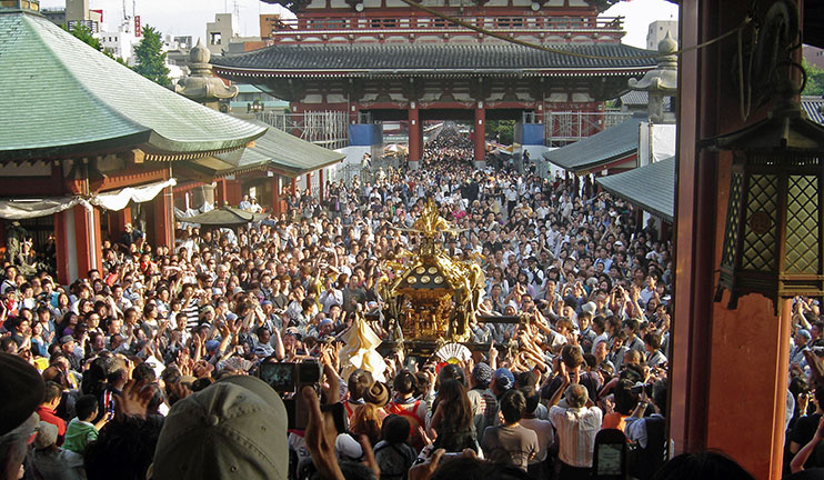 Holiday of Sanja Matsuri grandiosely celebrated in Tokyo