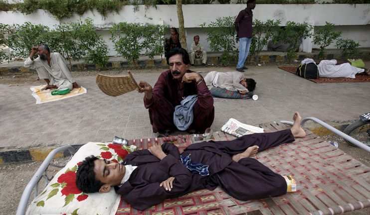 People continue to die in Pakistan because of the abnormal heat