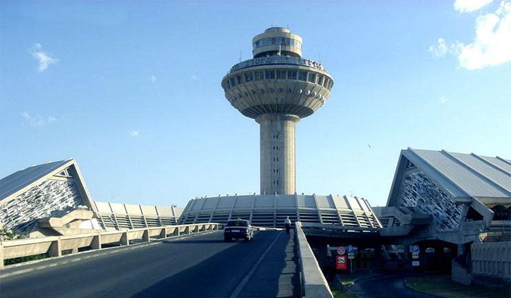 What is the fate of the old block of "Zvartnots" airport