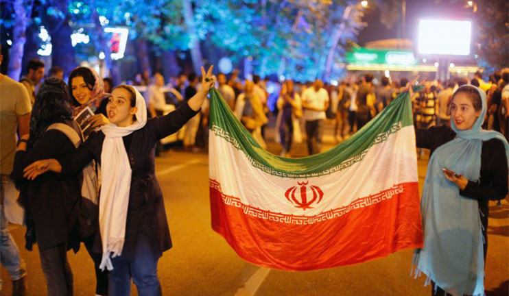 Iranians celebrate the victory acquired around the nuclear project issue