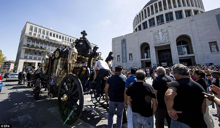 The luxurious funeral ceremony of an Italian Mafioso angered the citizens of Rom