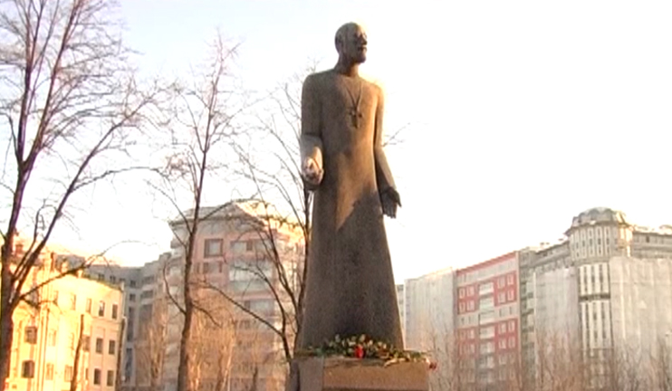 Eduard Sharmazanov visits Komitas monument in Saint Petersburg