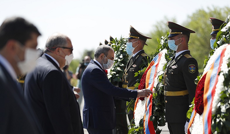 The Supreme Leadership of Armenia and Aratsakh paid tribute to the memory of the victims of the heroic battle in Sardarapat