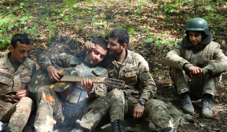 Наш офицер не только командир, но и старший друг. Спикер Минобороны