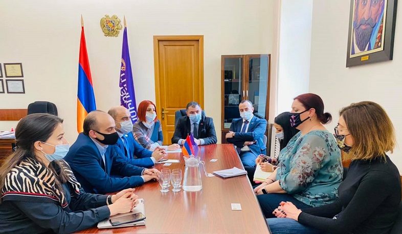 «Լուսավոր Հայաստան» խմբակցության պատգամավորները հանդիպել են ԿԽՄԿ ներկայացուցիչների հետ