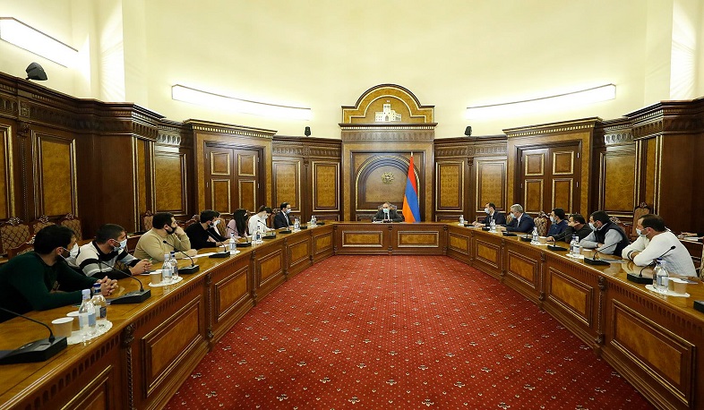 Prime Minister met with the familiy members of the persons still in captivity