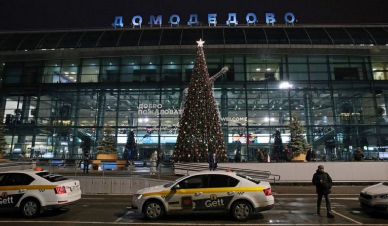 Сотни пассажиров застряли в аэропортах Москвы из-за ледяного дождя