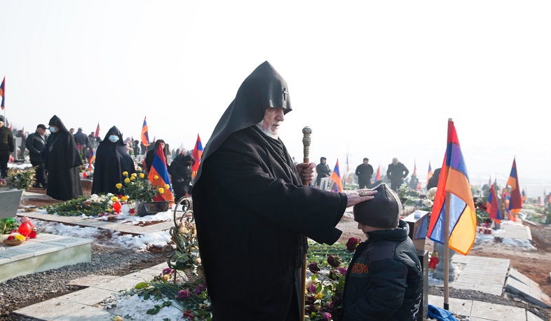 Karekin II accompanied by the bishops visited Yerablur