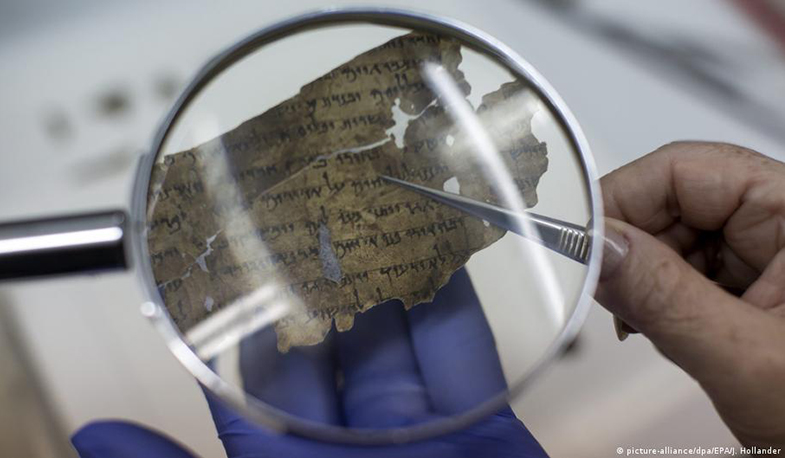 Israeli experts discover 2,000-year-old scrolls