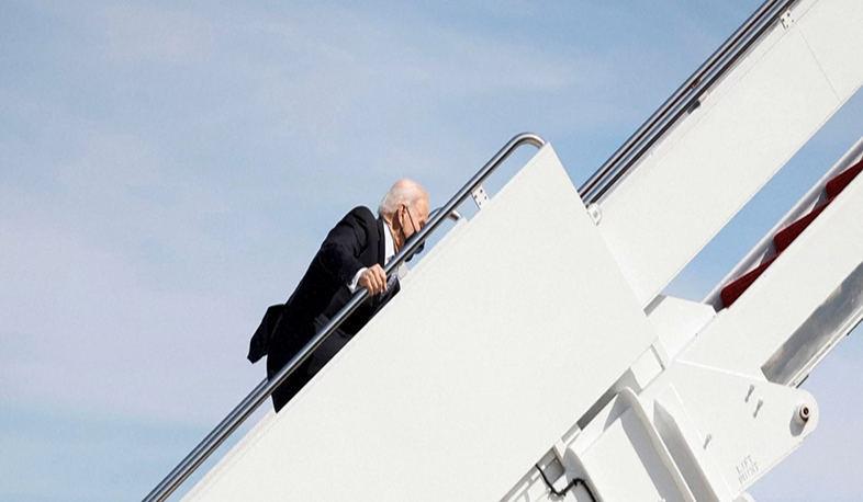 US President Joe Biden stumbles on steps while boarding Air Force One