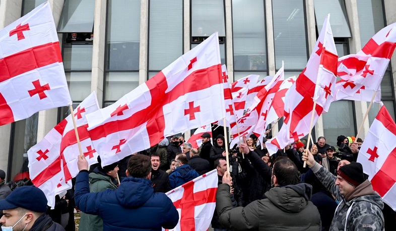 Представитель Евросовета вернется в Грузию для посредничества в выходе из кризиса