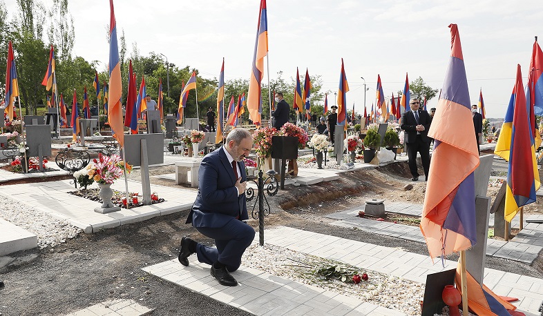 Nikol Pashinyan pays tribute to heroes who sacrificed their lives for Homeland’s sake