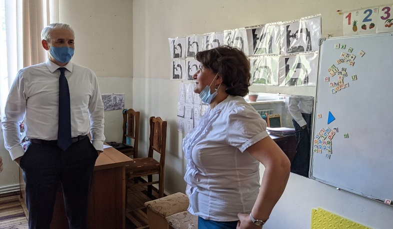 Shombi Sharp discusses services provided to Nagorno-Karabakh deportees in Syunik province