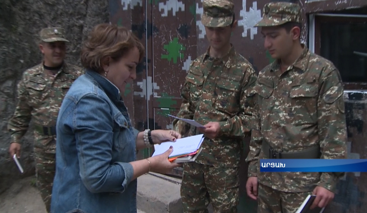 Schoolchildren's letters reach the soldiers