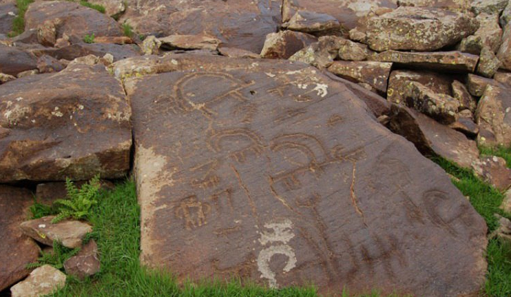 Armenian three-dimensional and motion petroglyphs