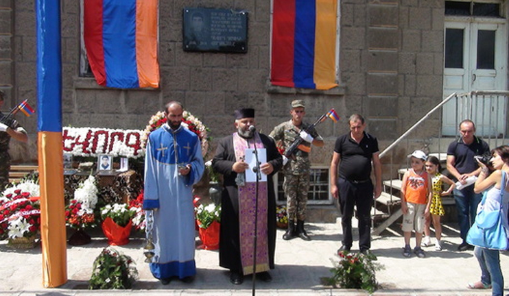 Memory plague in memory of April war hero Gevorg Vardanyan opened in Gyumri