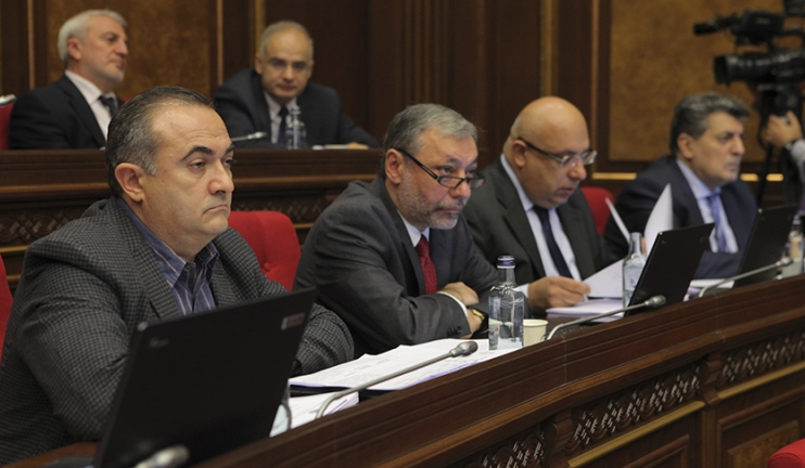 Parliament discusses Electoral Code amendments at an irregular session