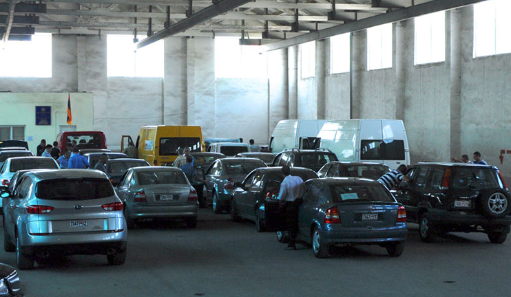 Simplified customs clearance process for motor vehicles