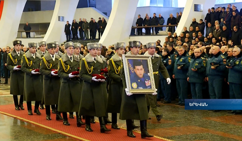 Yerevan bids last farewell to Armen Yeritsyan