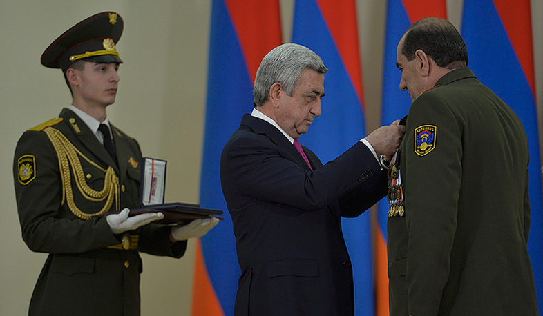 President awards over 200 servicemen on the occasion of 25th anniversary of Armenian army