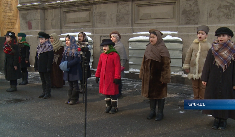 Flash mom in front of Aram Manukyan's house for the sake of preservation of cultural and historical values