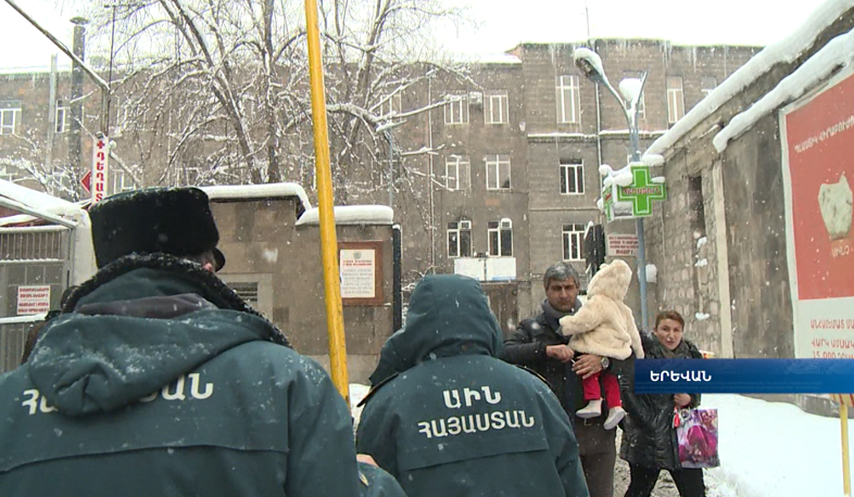 Dangerous for life and health: MES clears off  Yerevan icicles