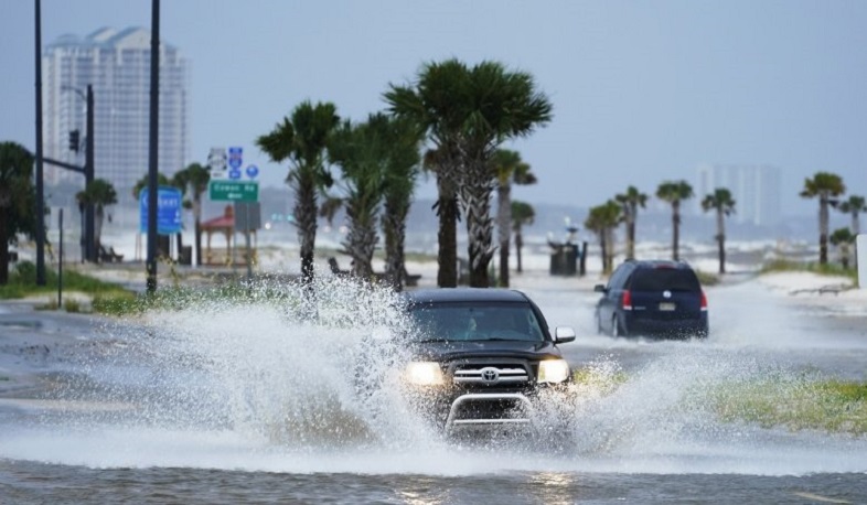 Hurricane Ida batters Louisiana, knocking out power in New Orleans