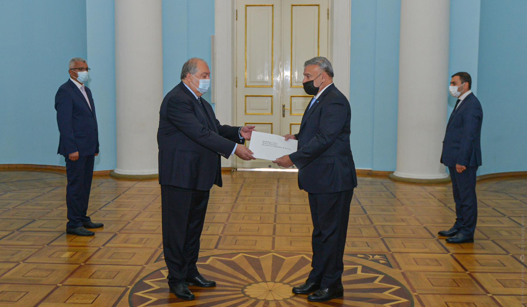 Newly appointed Ambassador of Peru to Armenia handed over credentials to Armen Sarkissian