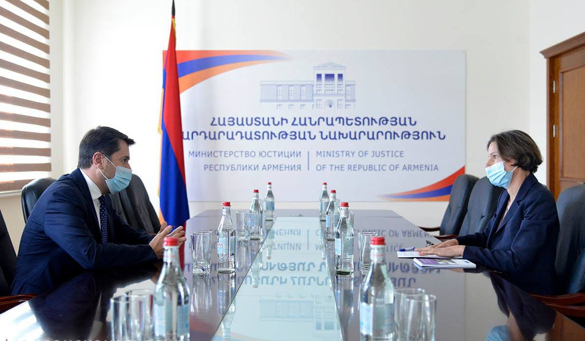 Դատավորների բարեվարքության ստուգման գործընթացում կարևորվել է Վենետիկի հանձնաժողովի հետ սերտ համագործակցությունը․ Կարեն Անդրեասյանը հանդիպել է Մարտինա Շմիդտի հետ