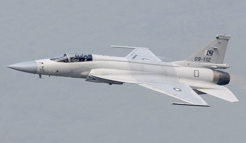 Bakı İslamabadla JF-17 Thunder qırıcılarının alınması məsələsini müzakirə edir