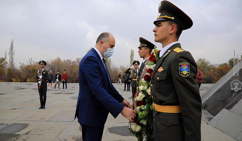 Defense Minister of Georgia visited Armenian Genocide Memorial