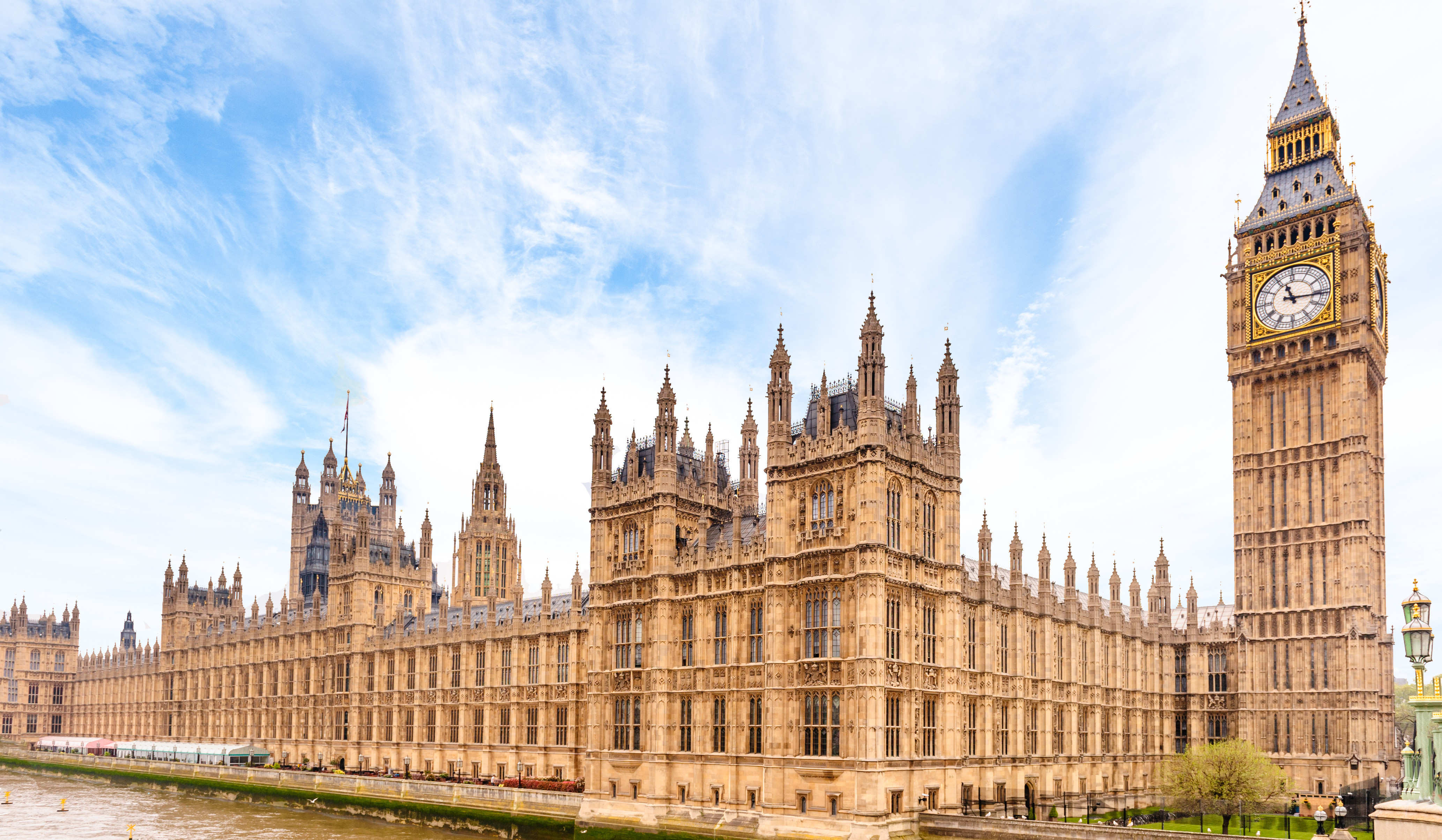 Houses of parliament перевод. Биг Бен в Лондоне. Вестминстерский дворец Лондон. Биг Бен и здание парламента. Здание парламента - Вестминстерский дворец.