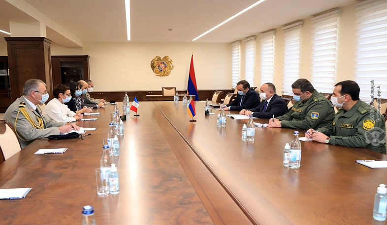 Armenian Defense Minister and French Ambassador discuss issues related to situation on Armenian-Azerbaijani border