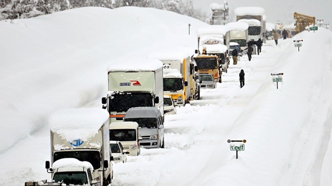 Woman rescued from manhole after snowfall hits northern China