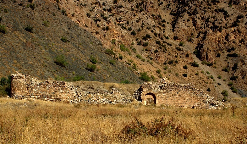 Thieves destroyed Armenian Hogvots Monastery in Van