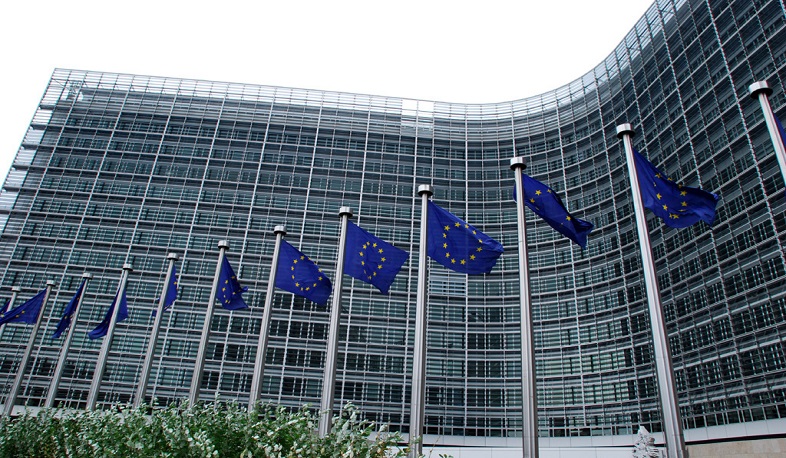 EU urges Armenia and Azerbaijan to exercise utmost restraint