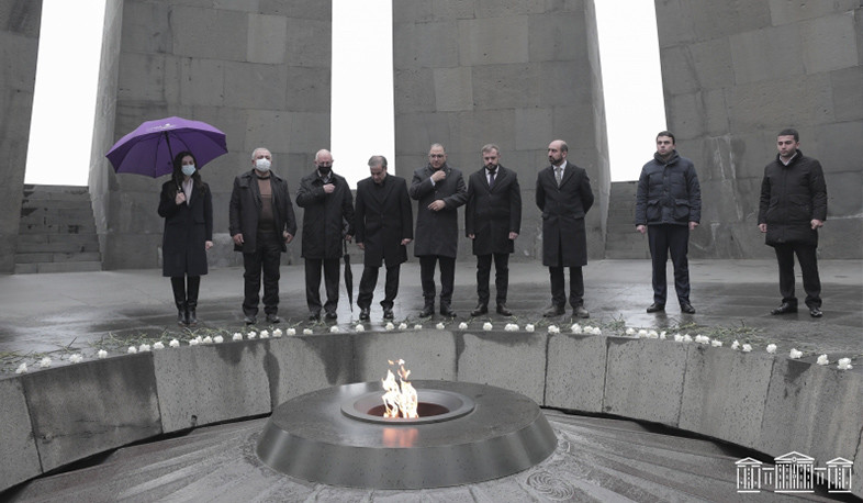 Iranian parliamentarians visit Tsitsernakaberd Armenian Genocide Memorial