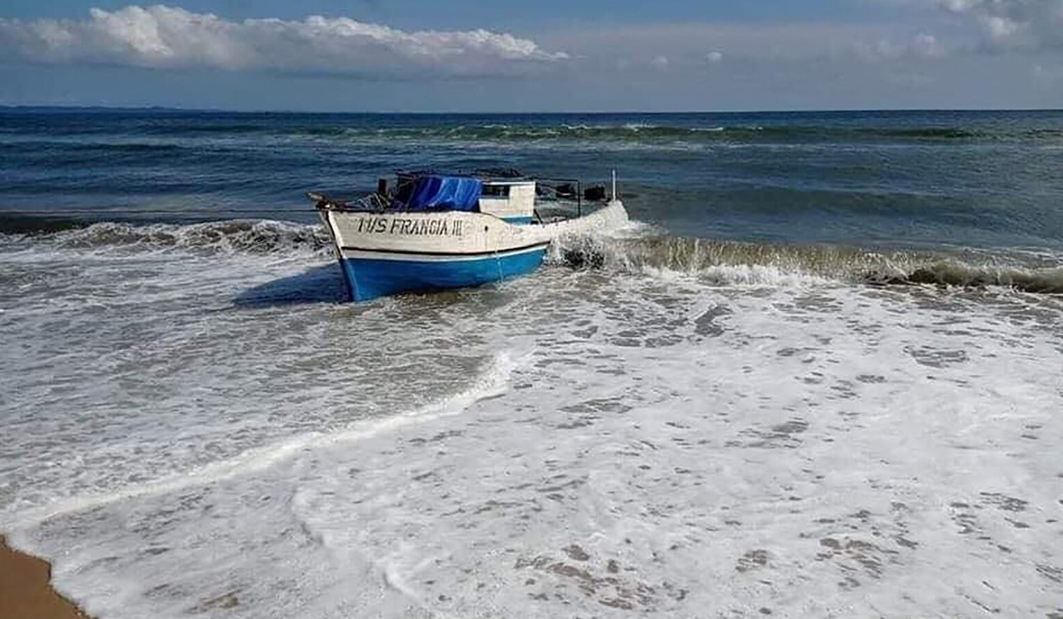 Madagascar: Minister 'swims for 12 hours' after helicopter crashes at sea