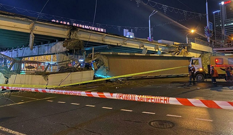 Part of pedestrian bridge collapsed in center of Minsk