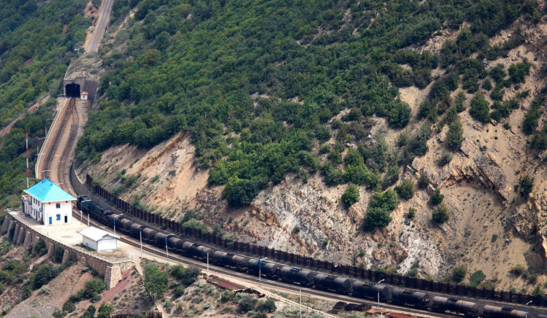 Железная дорога Решт - Астара, которая соединяет Иран и Азербайджан, будет построена при финансировании РФ: Али Акбар Моради