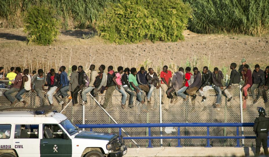 Hundreds of Africans cross into Spain’s Melilla for 2nd day