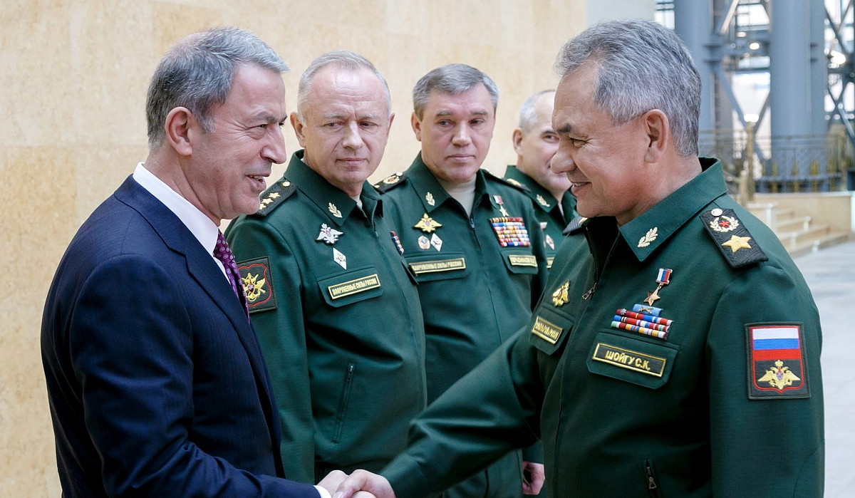 Russian, Turkish defense ministers discuss situation in Ukraine