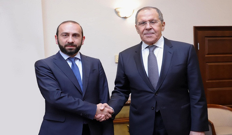 Ararat Mirzoyan Sergey Lavrov ilə görüşüb