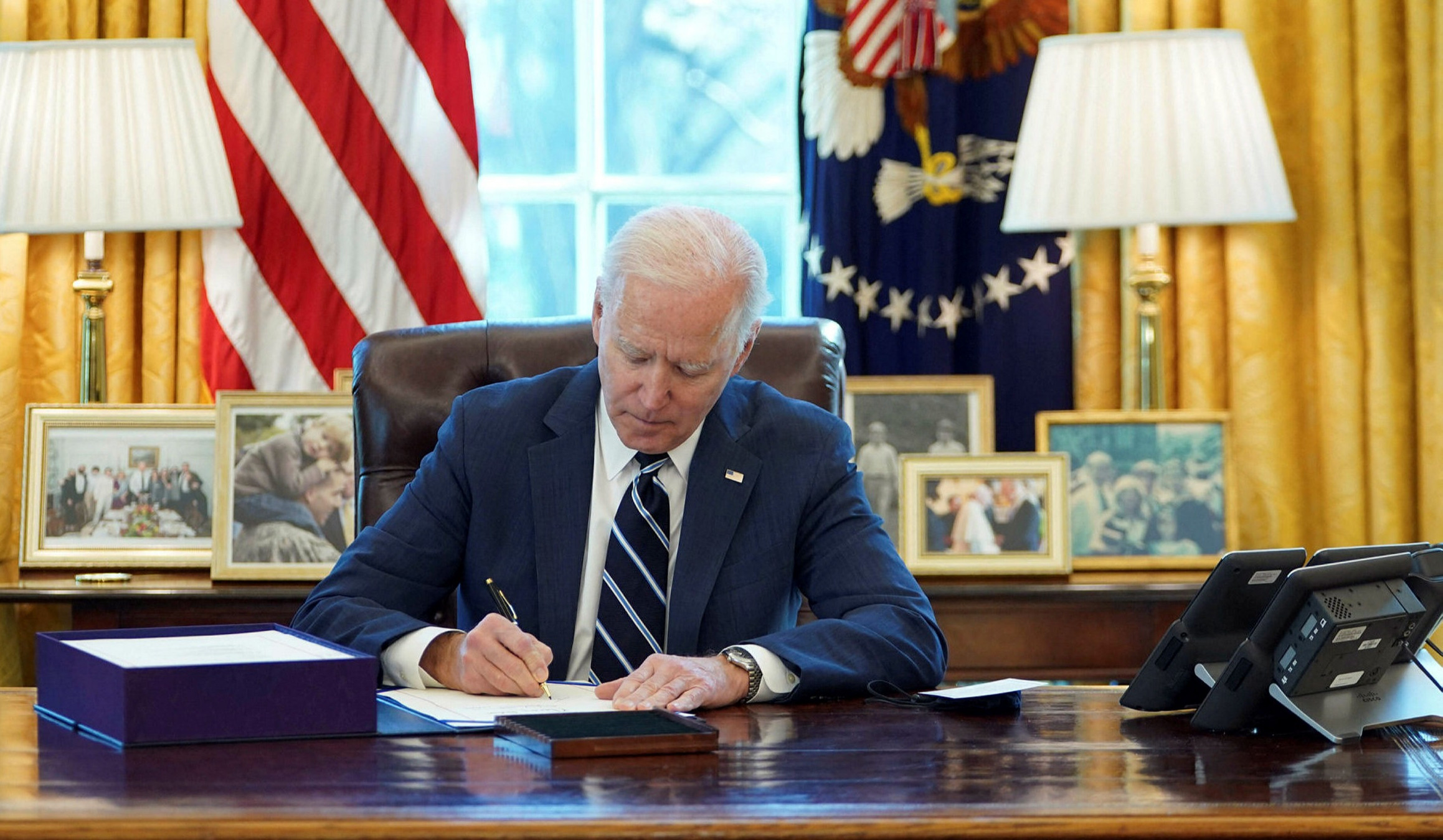 Biden signs bills on tightening trade regime with Russia, Belarus, banning energy import