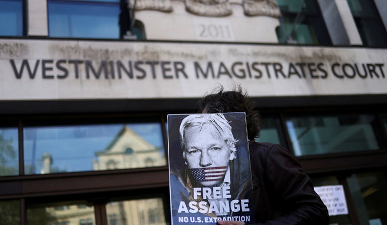 Judge sends Assange extradition decision to UK government
