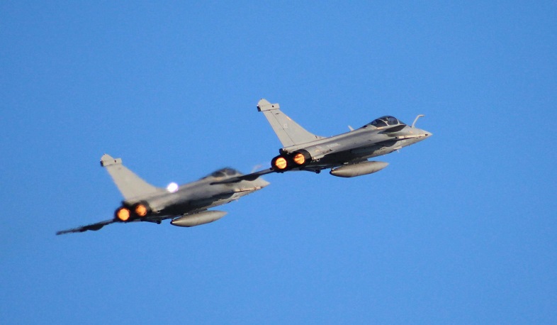 Two Rafale fighters collided during the Meeting de l’air airshow in France: Sud Ouest