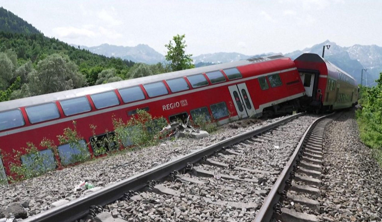 Germany: Death toll rises after train crash in Bavaria